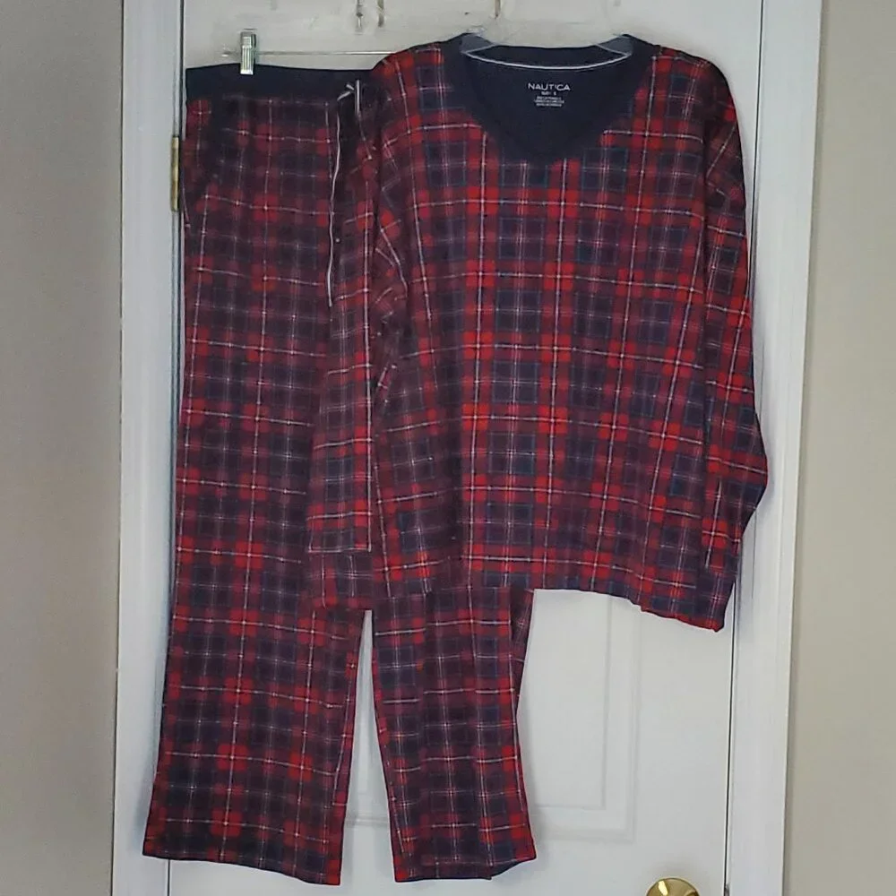 Nautica Super Soft Velvet Feel 2pc Long Sleeve Top Pants Pajama Set in Red Plaid